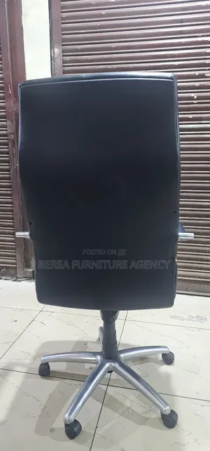 Pure Leather Stylish Executive Chair