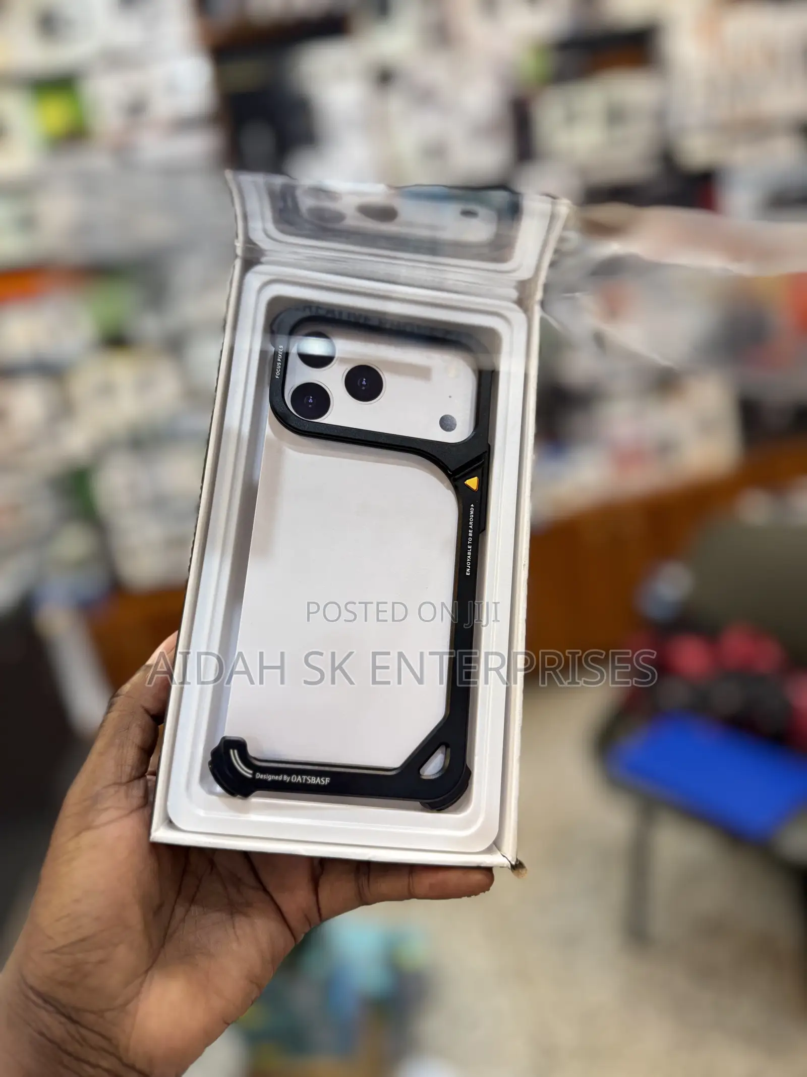 Minimalistic Cover for iPhone 17pro Max