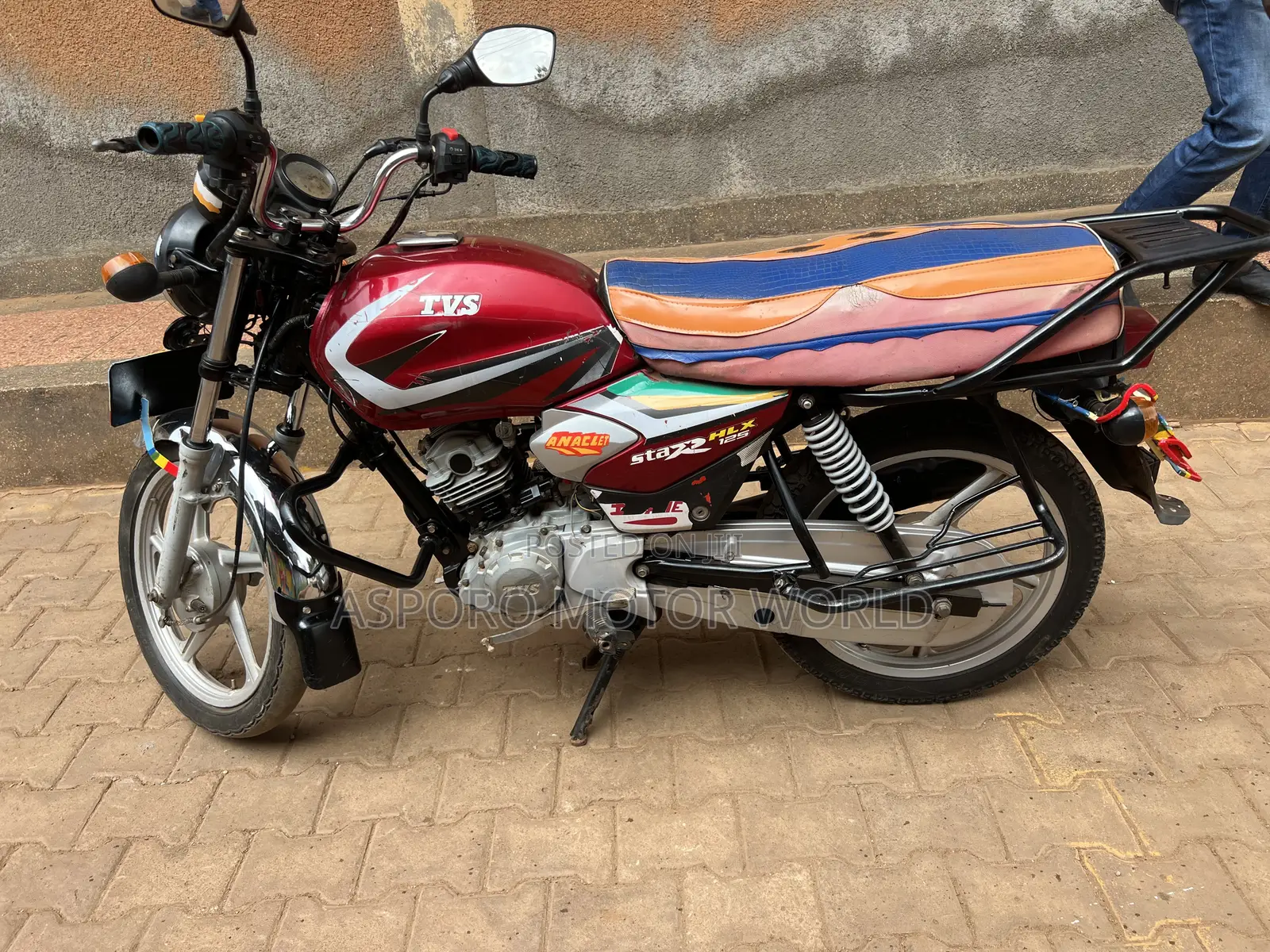 TVS HLX 125 2022 Red