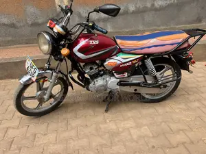 TVS HLX 125 2022 Red