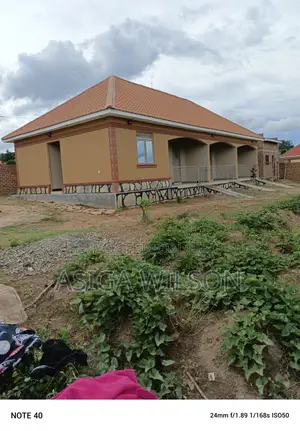 1bdrm Bungalow in Cele Celea East, Moyo District for rent