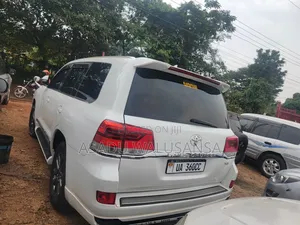 Toyota Land Cruiser 2013 White