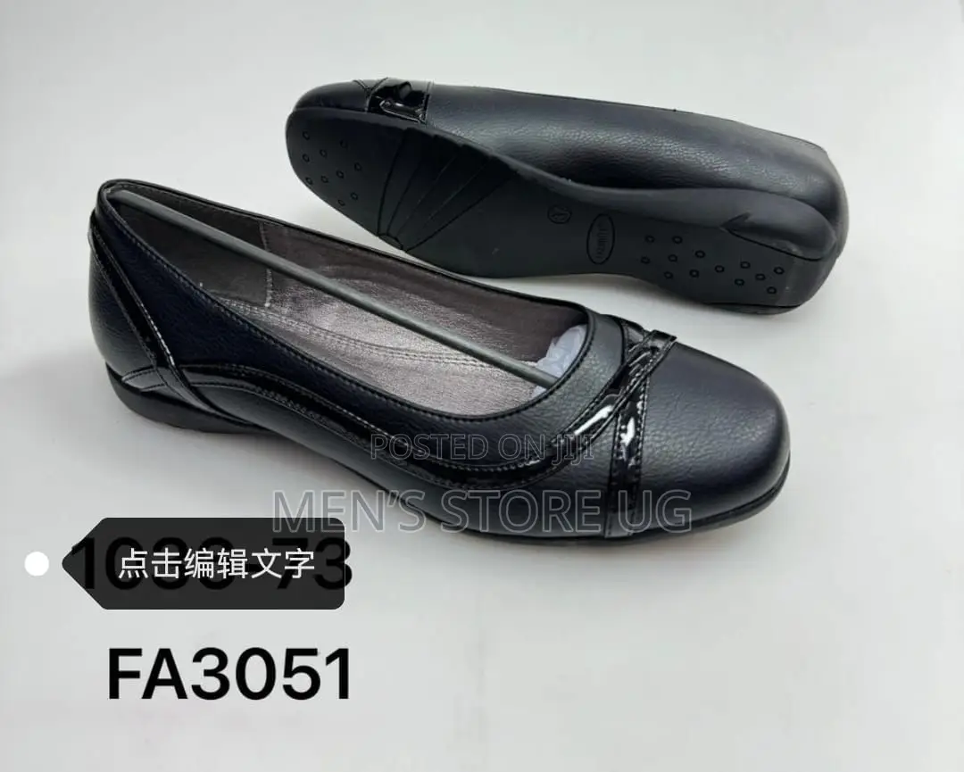 Fair Bait Classic Genuine Leather Black Pump Shining Cross