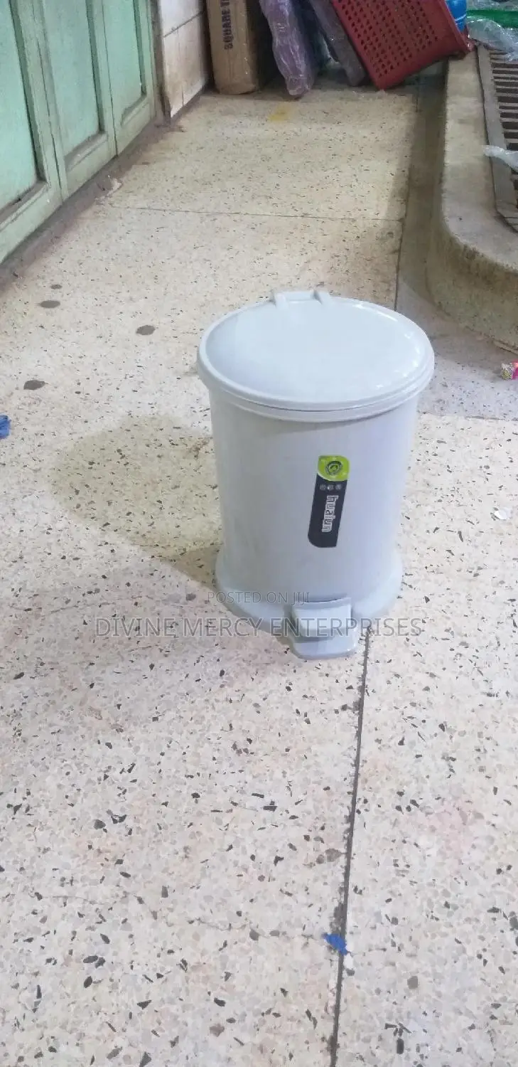 Plastic Stepon Dustbin 8litres