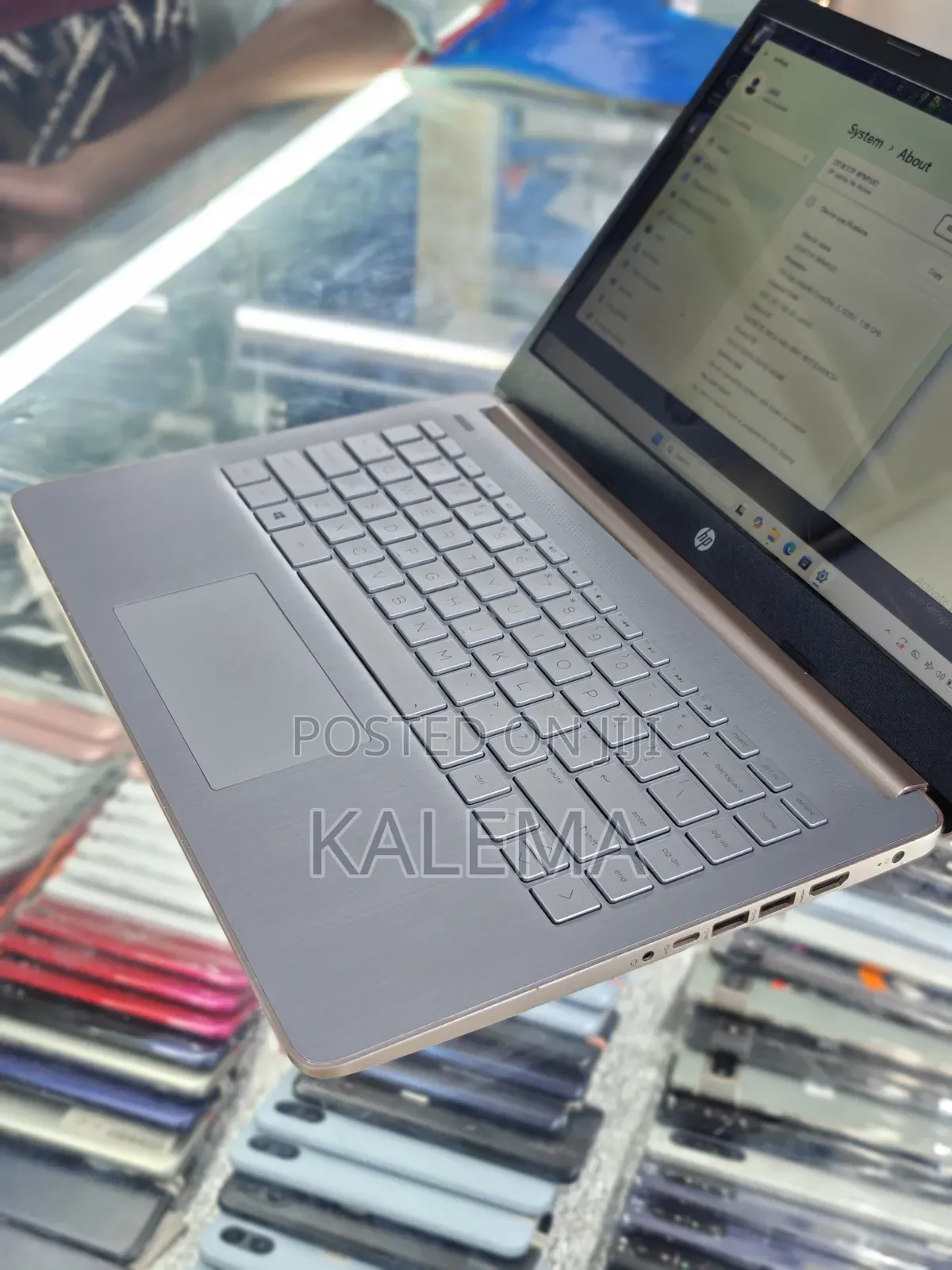Laptop HP 14-ep0063 8GB Intel Core i5 SSD 256GB