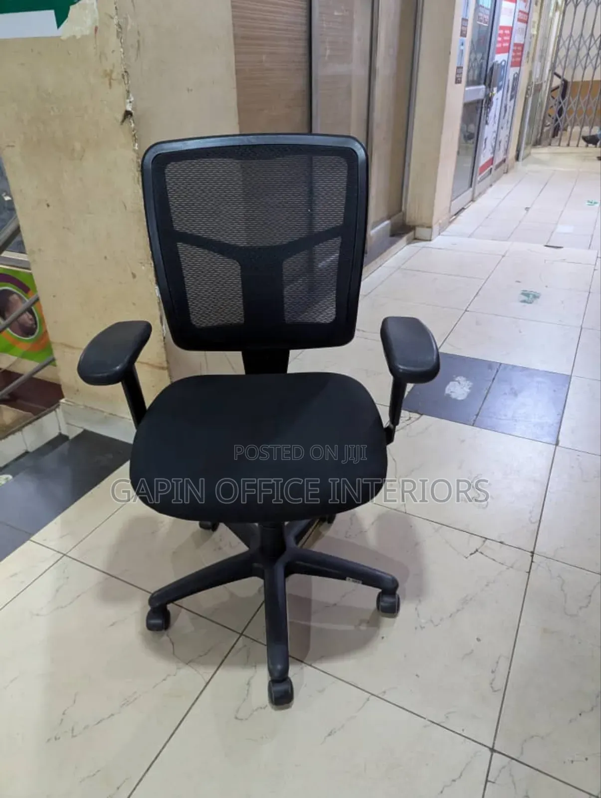 Strong and Durable Movable Chair With Adjustable Height