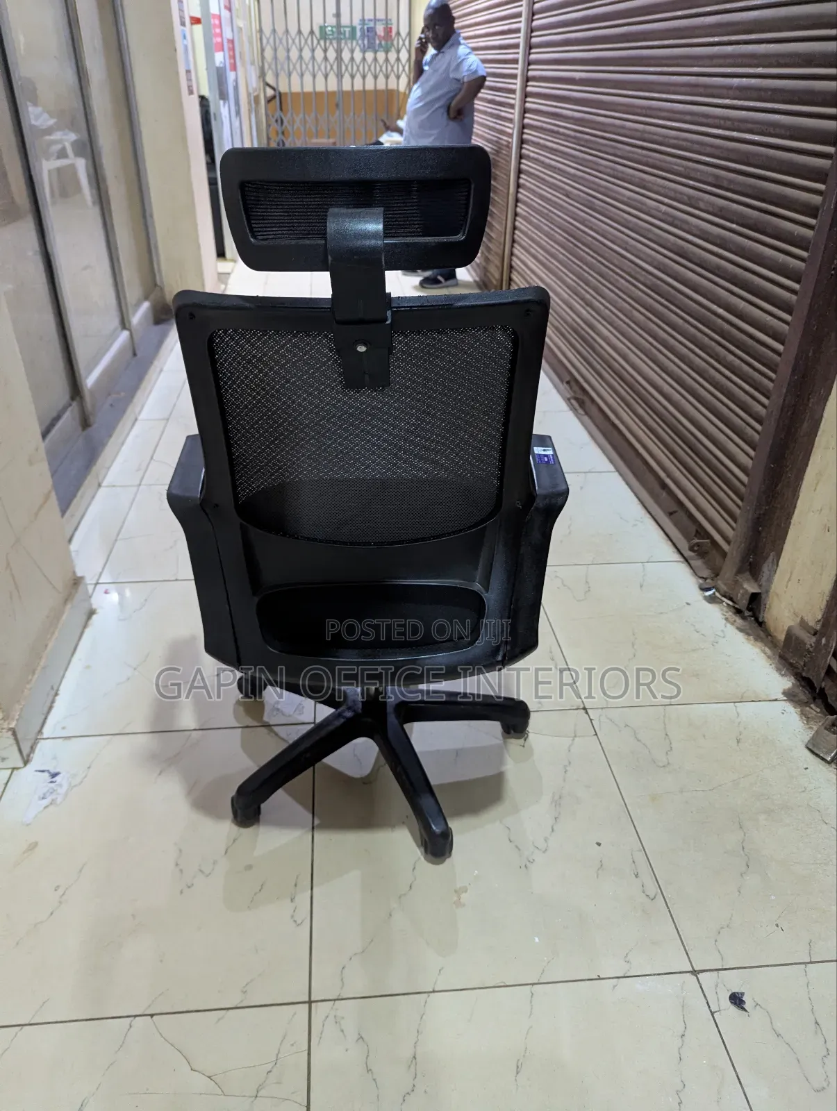Headrest Adjustable Office Chair With Fixed Armrets for Support