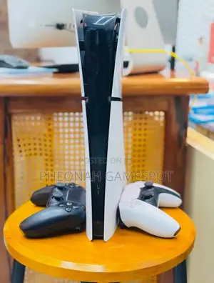 Ps5 Slim Digital: Comes With Two Pads to Play With a Friend and Fc26