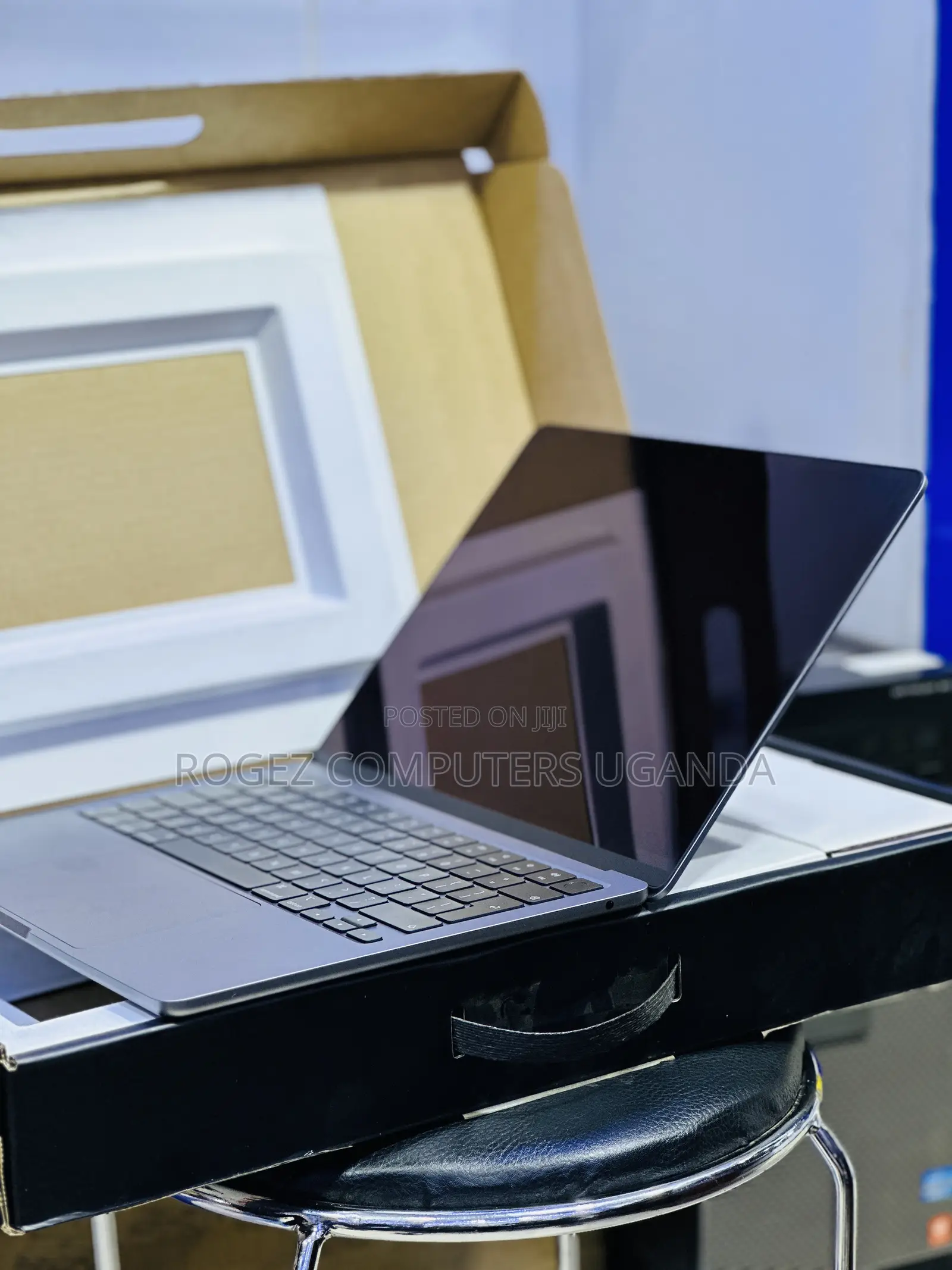 New Laptop Apple MacBook Air 2022 M2 8GB Apple M2 SSD 256GB