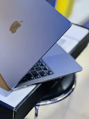 New Laptop Apple MacBook Air 2022 M2 8GB Apple M2 SSD 256GB
