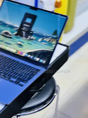 New Laptop Apple MacBook Air 2022 M2 8GB Apple M2 SSD 256GB