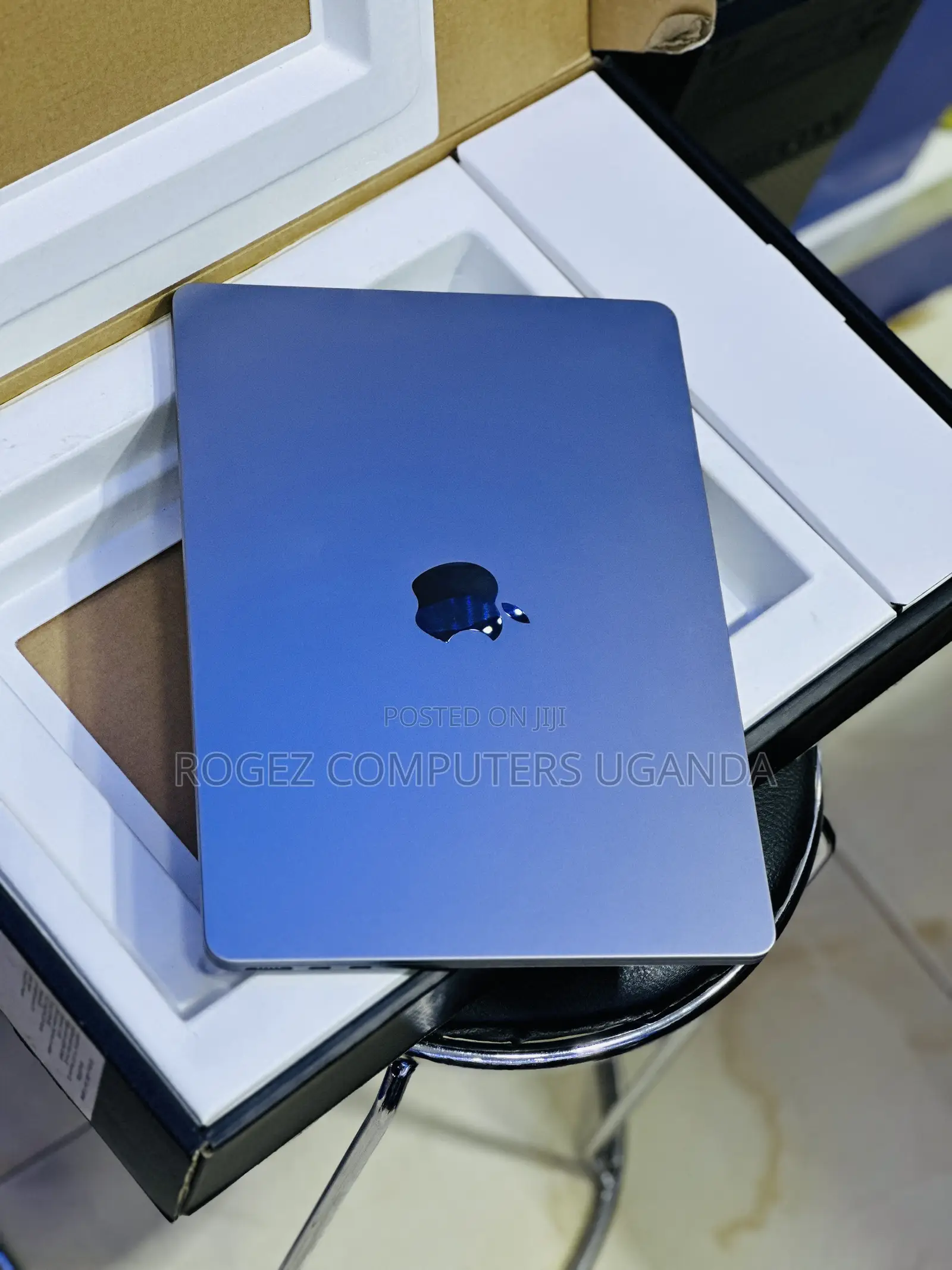 New Laptop Apple MacBook Air 2022 M2 8GB Apple M2 SSD 256GB