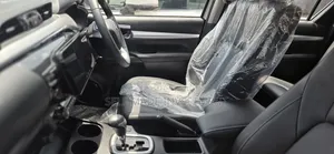 Toyota Hilux 2025 White