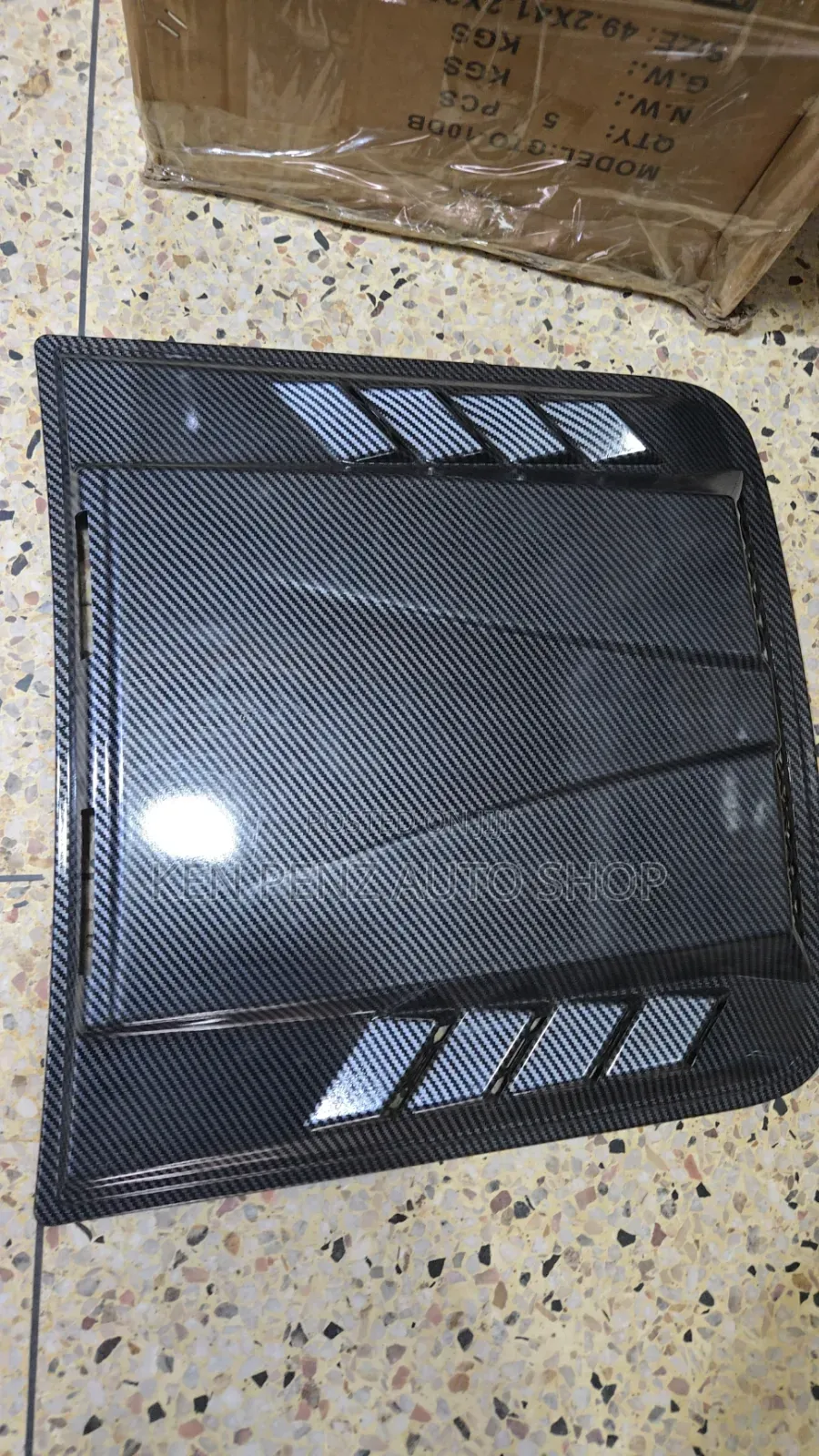 Universal Car Hood Vent With Carbon Fiber Pattern