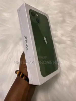 New Apple iPhone 13 128 GB Green