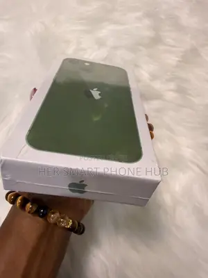 New Apple iPhone 13 128 GB Green