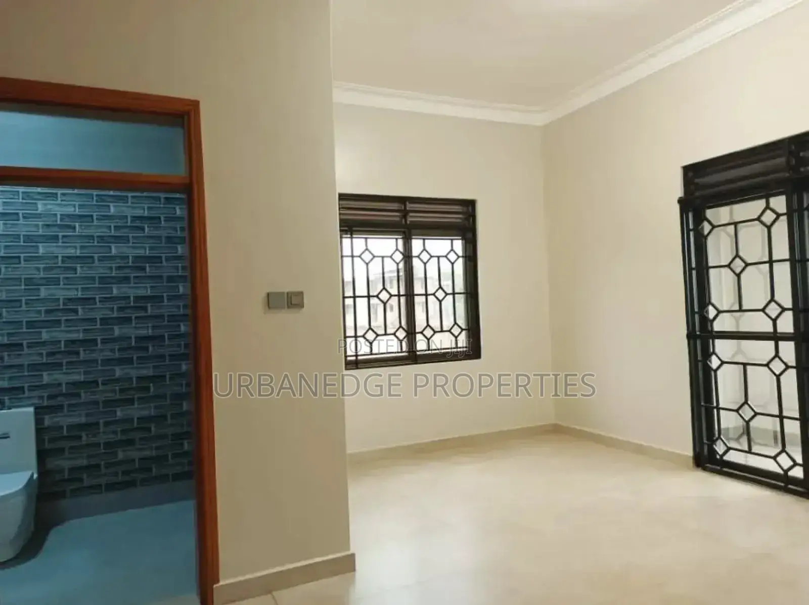 7bdrm Mansion in Muyenga, Central Division for rent