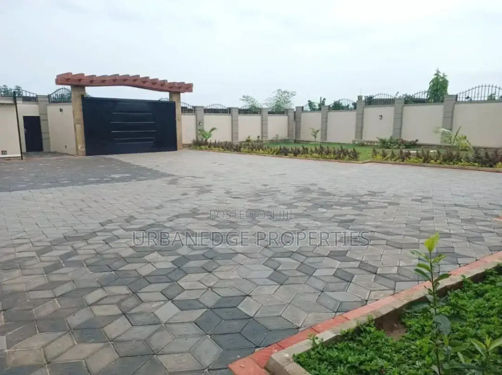 7bdrm Mansion in Muyenga, Central Division for rent