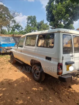 Toyota Land Cruiser 70 1989 White