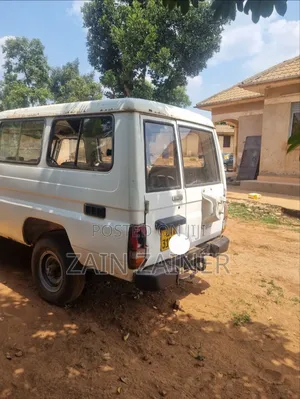 Toyota Land Cruiser 70 1989 White