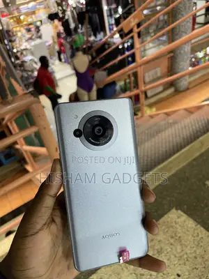 Sharp Aquos R7 128 GB Silver