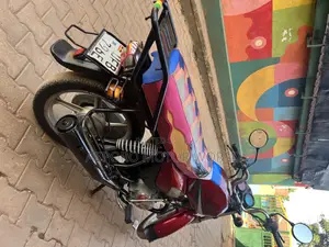 TVS HLX 125 2022 Red