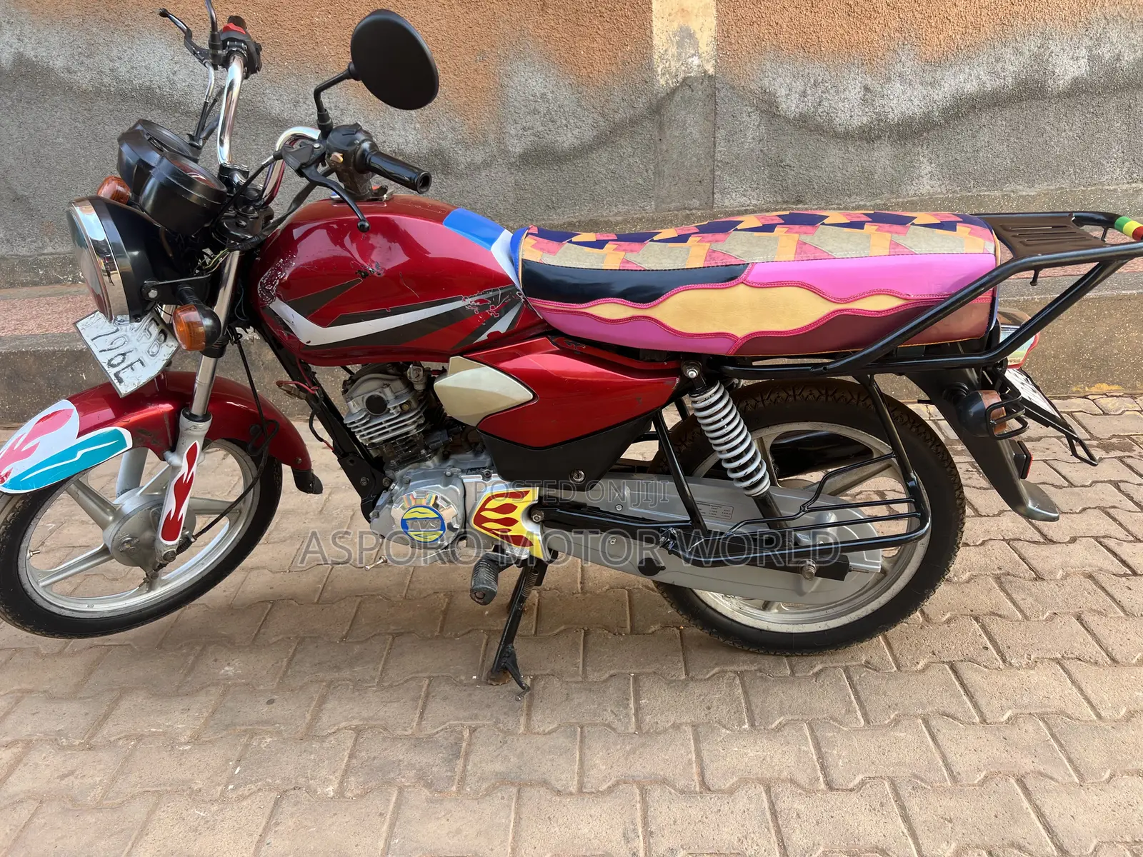 TVS HLX 125 2022 Red