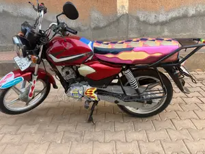 TVS HLX 125 2022 Red