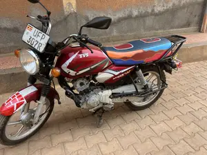TVS HLX 125 2022 Red