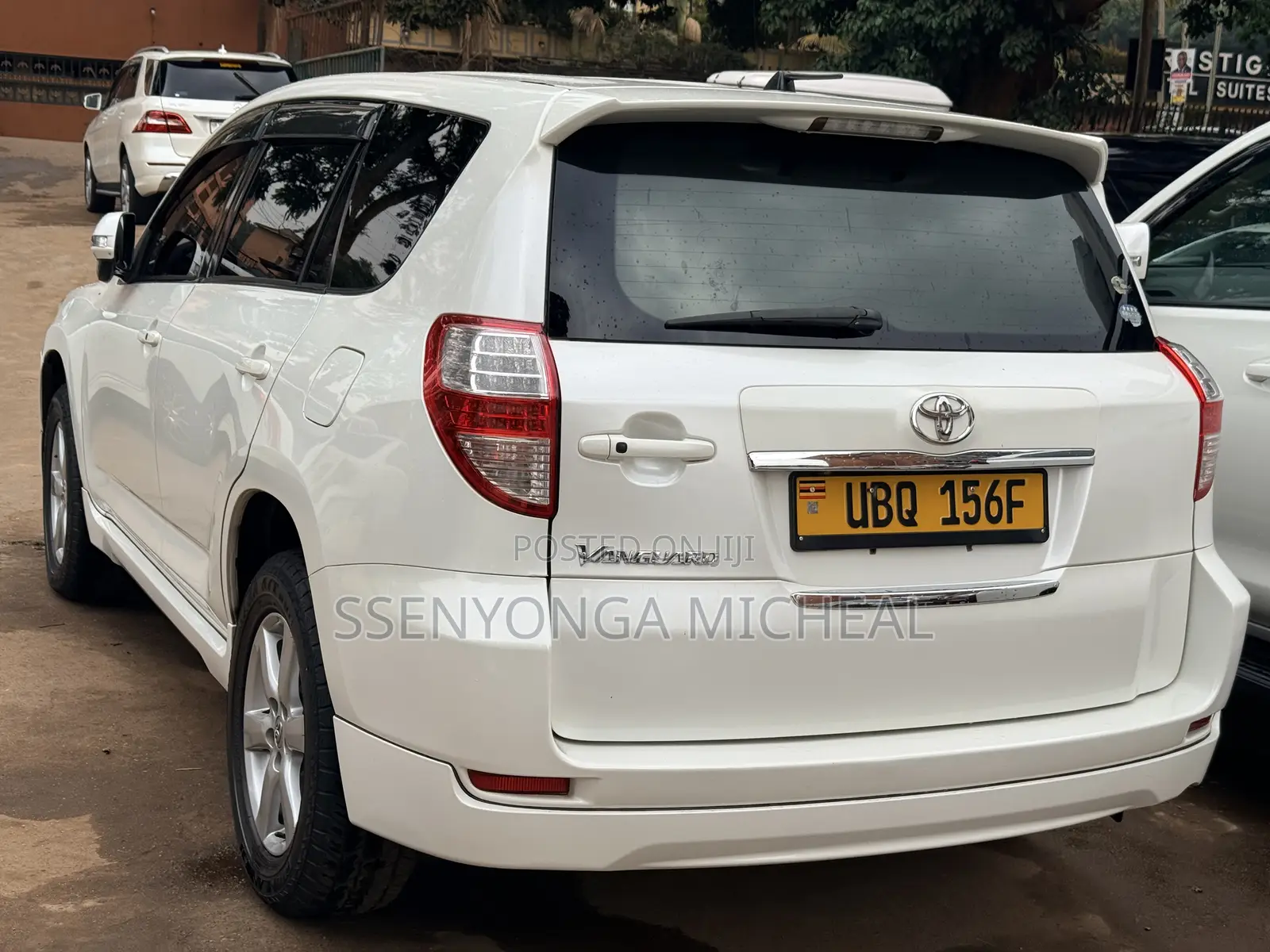 Toyota Vanguard 2010 White