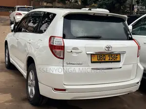 Toyota Vanguard 2010 White