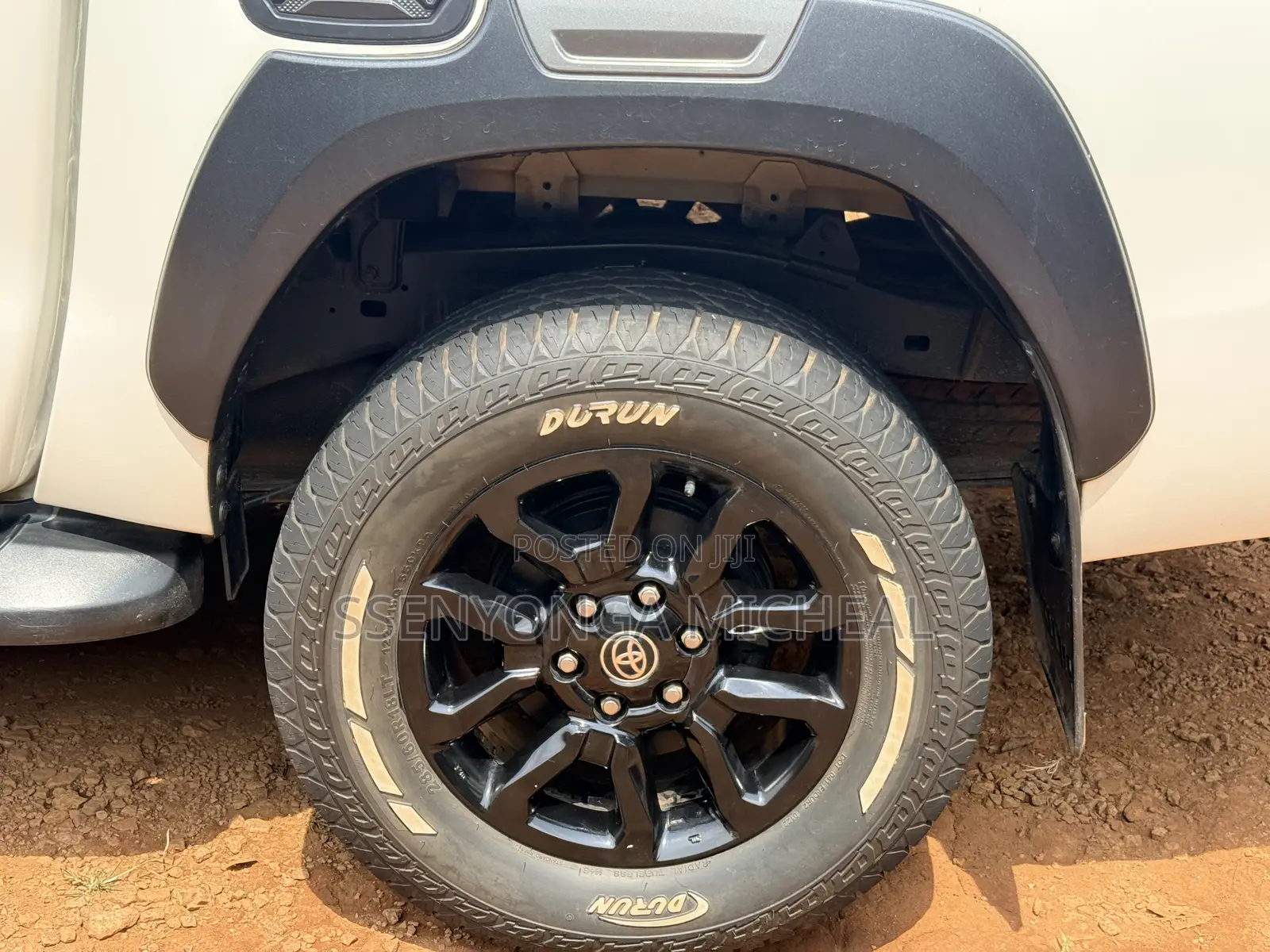 Toyota Hilux 2022 White