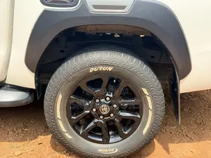 Toyota Hilux 2022 White