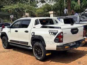 Toyota Hilux 2022 White