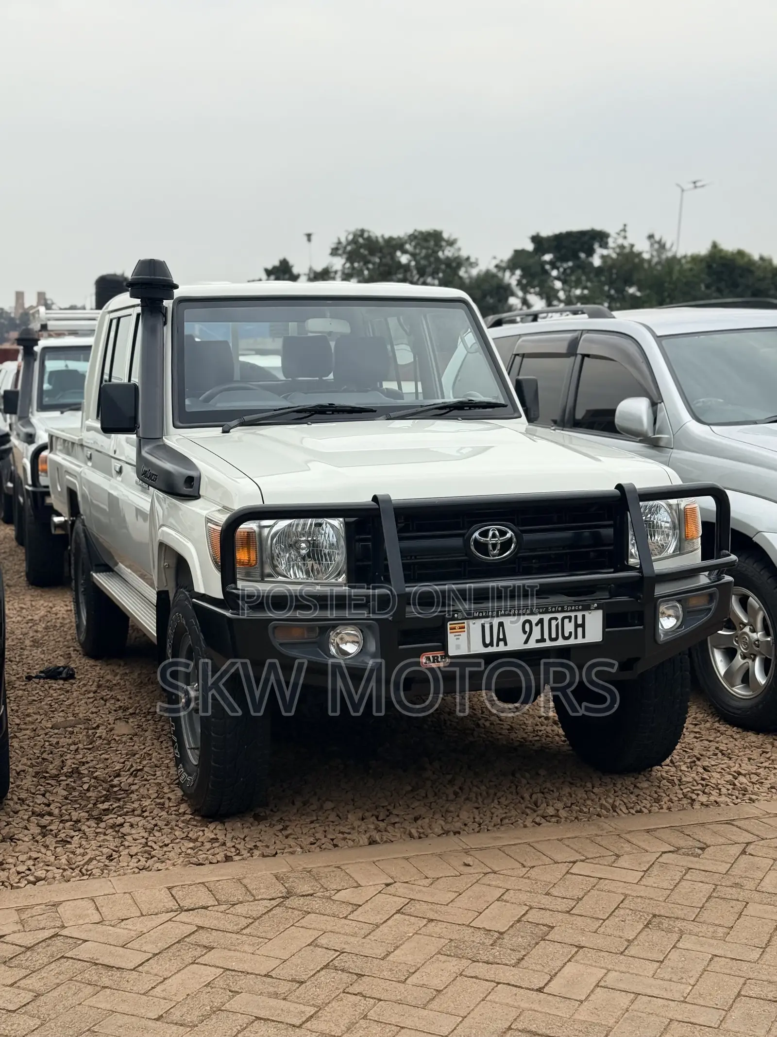 Toyota Land Cruiser 2017 White
