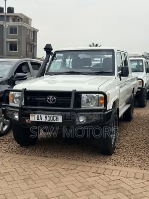Toyota Land Cruiser 2017 White