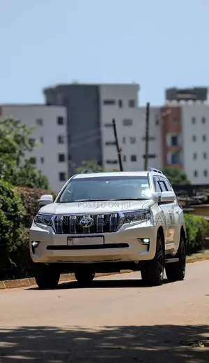 Toyota Land Cruiser Prado 2017 White
