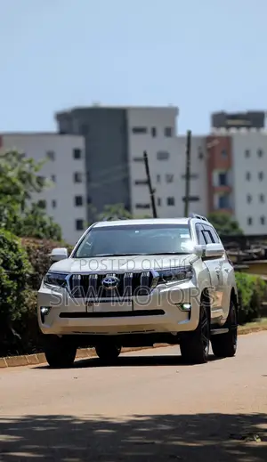 Toyota Land Cruiser Prado 2017 White