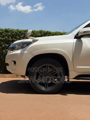 Toyota Land Cruiser Prado 2017 White