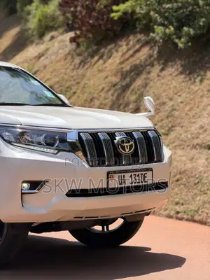 Toyota Land Cruiser Prado 2017 White