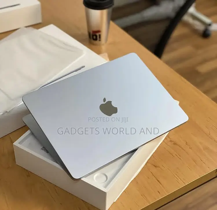 New Laptop Apple MacBook Air 2025 M4 13-Inch 16GB Apple M4 SSD 256GB