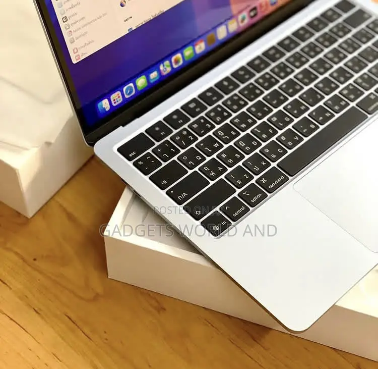 New Laptop Apple MacBook Air 2025 M4 13-Inch 16GB Apple M4 SSD 256GB