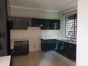 5bdrm Mansion in Makindye Kizungu, Central Division for rent