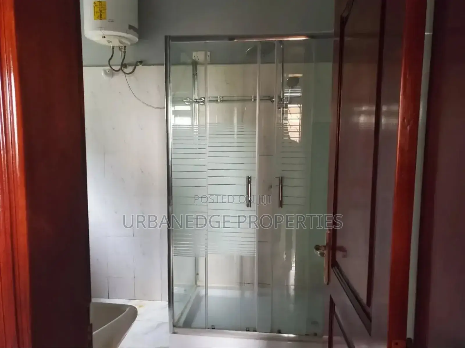 5bdrm Mansion in Makindye Kizungu, Central Division for rent