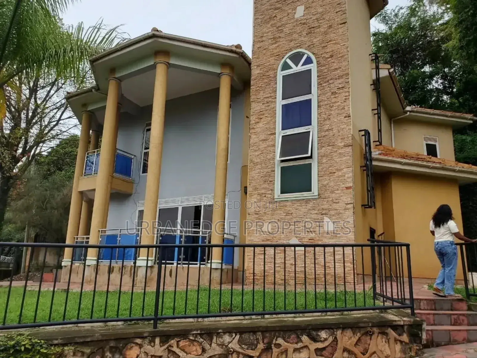 5bdrm Mansion in Makindye Kizungu, Central Division for rent