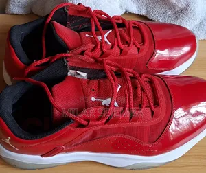 Air Jordan CMFT Low 11 Size 46 (13) 'University Red' Sneakers