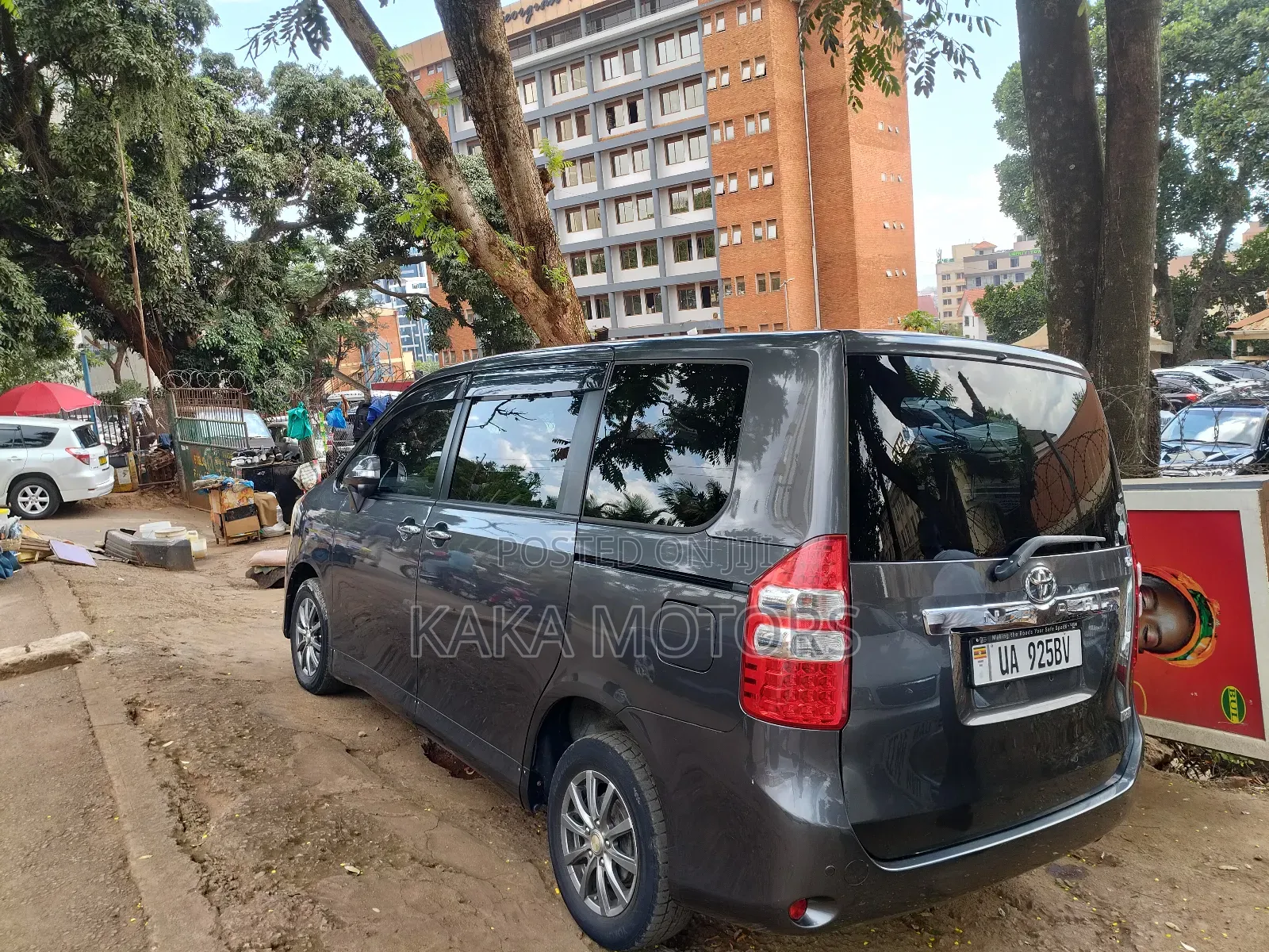 Toyota Noah 2012 Silver