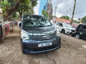 Toyota Noah 2012 Silver