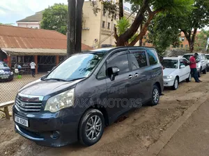 Toyota Noah 2012 Silver