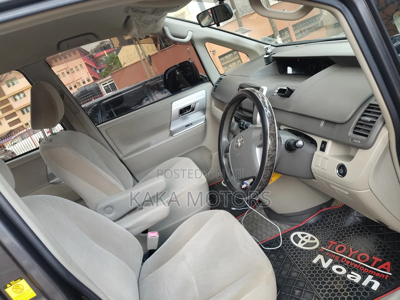 Toyota Noah 2012 Silver